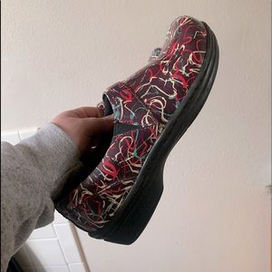 Klog USED nursing shoes, purple size 8 wide-smoke free home